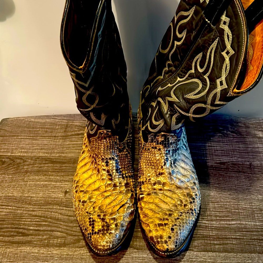 Vintage Tony lama python boots size 8